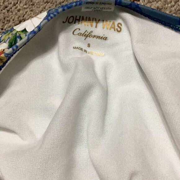 New. Johnny Was floral twist halter swimsuit. Size small. Retails $198 - Picture 14 of 14